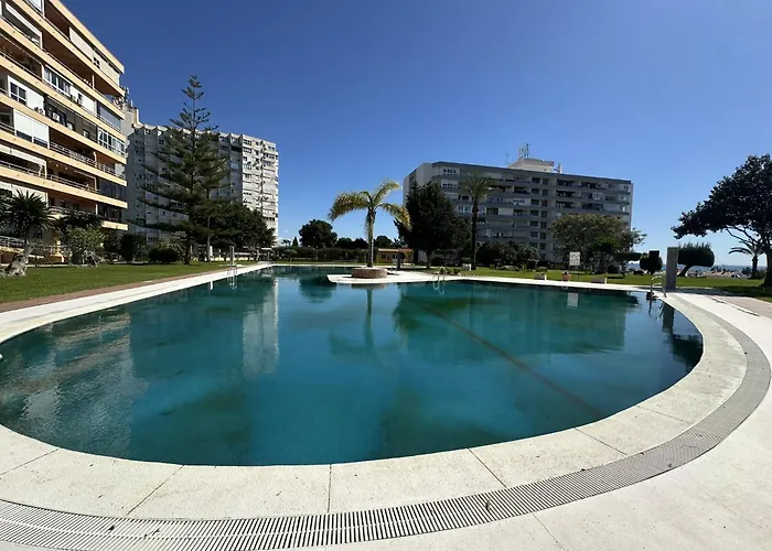 Colina Con Vistas Al Mar